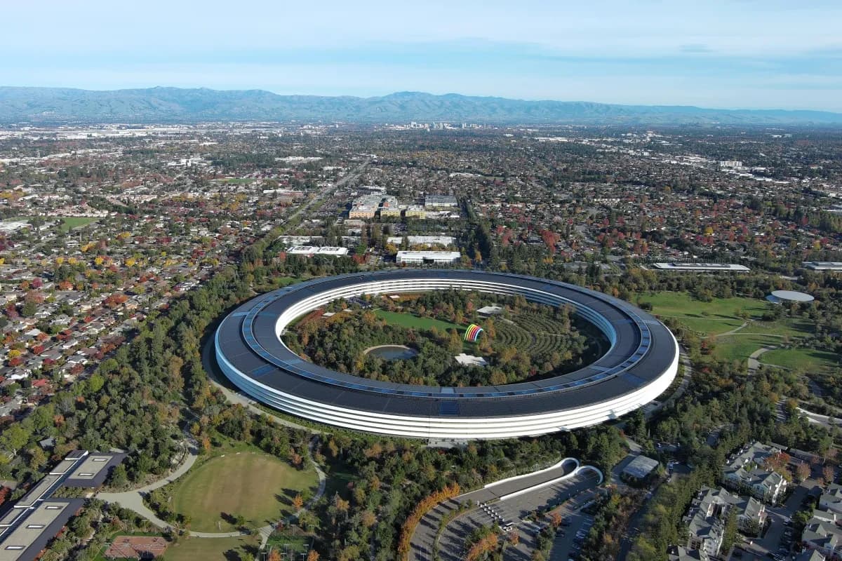 Apple обвинила OpenAI в утечке данных: 400 бывших инженеров под подозрением