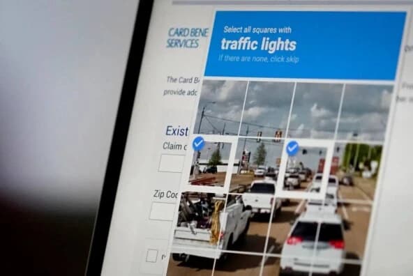 Google тестирует капчу с камерой: жест рукой вместо картинок со светофорами