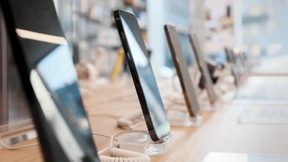В России рухнули продажи смартфонов