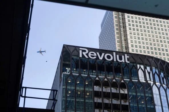 Утечка данных Revolut: мошенники использовали реальный домен госведомства