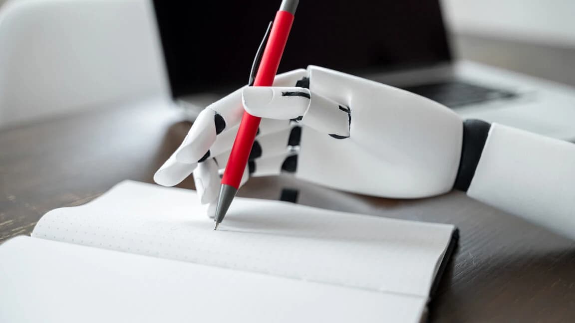 ChatGPT вводит защиту авторов: модель отказывается копировать стиль писателей