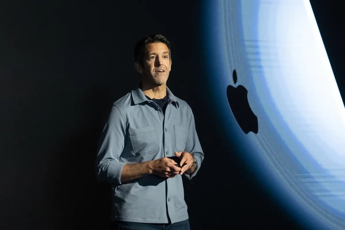Apple сменила CEO впервые за 14 лет: курс на нейросети определит «железячник»