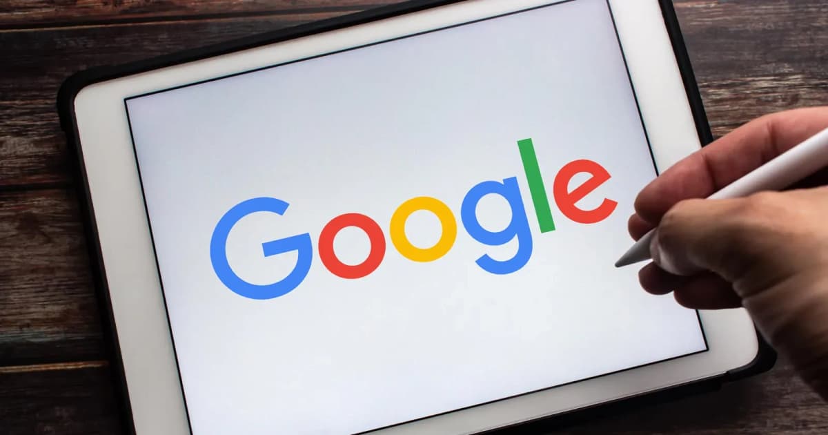 Google снял запрет на llms.txt: файл не поможет в поиске, но и не навредит