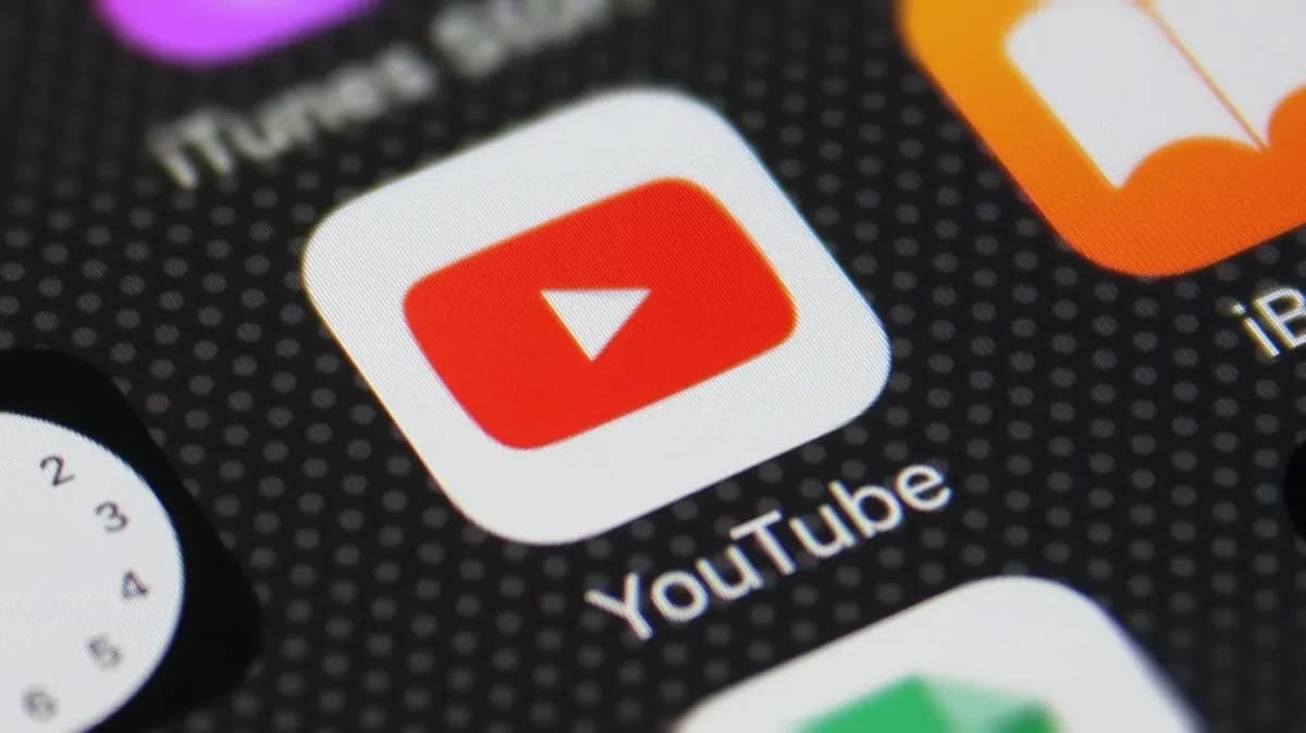 YouTube ужесточил политику контента: три типа ИИ-видео лишают монетизации с 16 июля