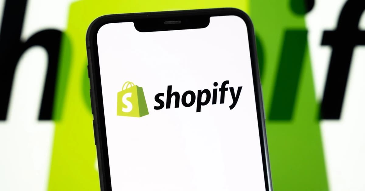 Shopify переносит базу знаний ИИ-агента в админку продавца: приложение отключат в 2027