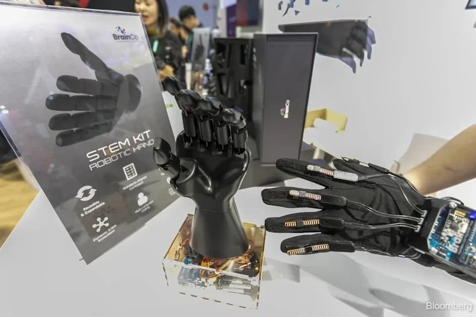 Интерфейсы мозг-компьютер без операции: кто конкурирует с Neuralink и почему это дешевле