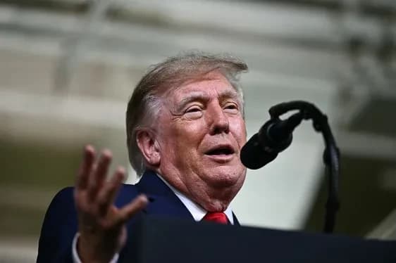 Трамп заменил AI на artificial super intelligence в законах: что это значит для индустрии